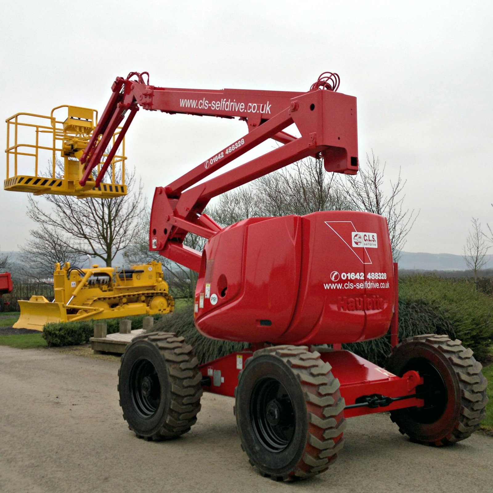 ha16px-cherry-picker-p38-634_zoom